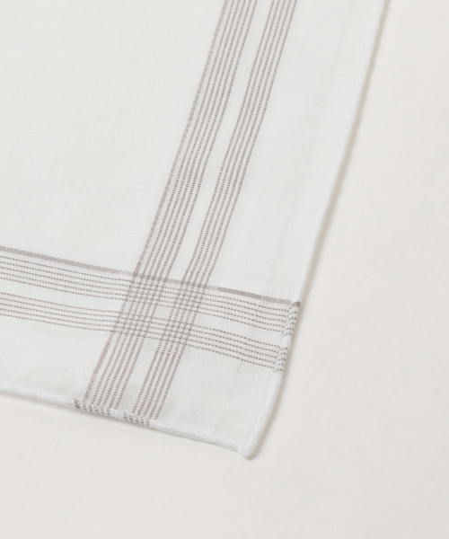 BEAMS F（ビームスエフ）の「GRAZIINA / カラーライン ハンカチ（ハンカチ/ハンドタオル・メンズ・ベージュ/グレー/ブルー・ONE SIZE）」の4枚目の写真