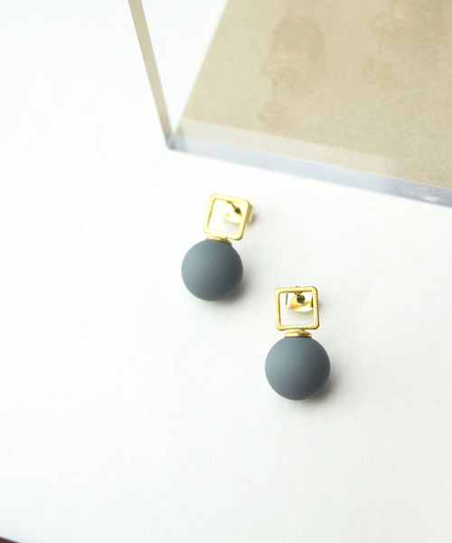 petitcro（プティクロ）の「【paris】マットボールピアス（ピアス（両耳用）・レディース・オレンジ/レッド/ピンク/グレー/ネイビー/グリーン・ONE SIZE）」の2枚目の写真