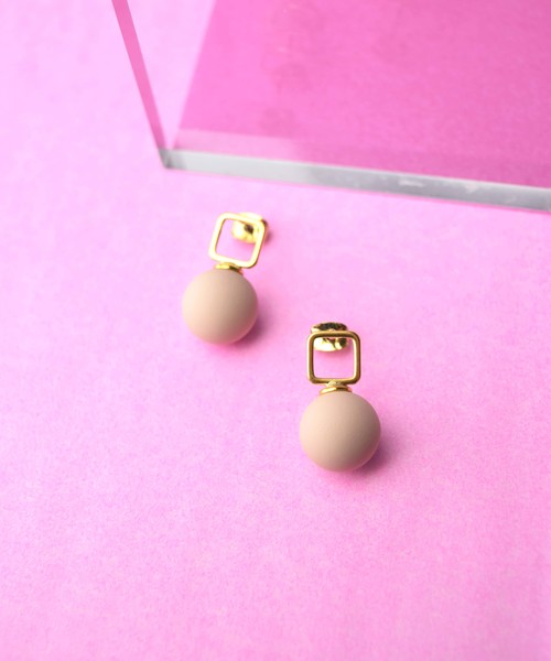 petitcro（プティクロ）の「【paris】マットボールピアス（ピアス（両耳用）・レディース・オレンジ/レッド/ピンク/グレー/ネイビー/グリーン・ONE SIZE）」の5枚目の写真