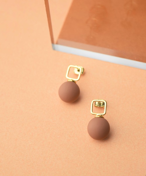 petitcro（プティクロ）の「【paris】マットボールピアス（ピアス（両耳用）・レディース・オレンジ/レッド/ピンク/グレー/ネイビー/グリーン・ONE SIZE）」の6枚目の写真