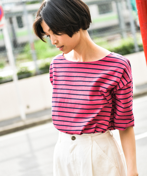 LAKOLE(ラコレ)の「【汗ジミ軽減】USAコットンボートネックTシャツ / LAKOLE(Tシャツ/カットソー・レディース・グリーン/オフホワイト/ピンク・MEDIUM/SMALL)」の3枚目の写真
