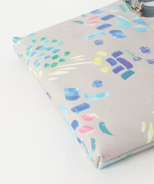 POU DOU DOU（プードゥドゥ）の「SWAN LAKE 水彩画プリントサコッシュ（ショルダーバッグ・レディース・グレー/アイボリー・8）」の3枚目の写真