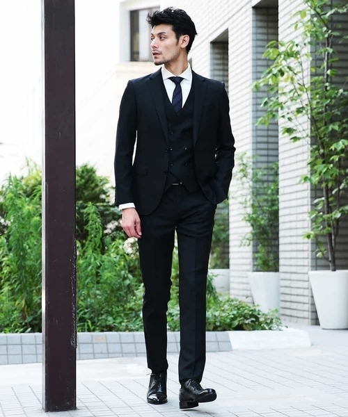 MICHEL KLEIN HOMME (ミッシェルクランオム)の「スーツ(SHINY STRETCH)(セットアップ・メンズ・ブラック/グレー・SMALL/MEDIUM/LARGE/X-LARGE)」の2枚目の写真