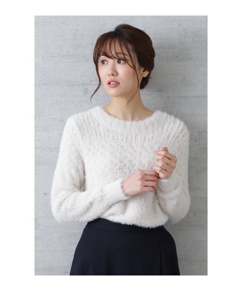 NATURAL BEAUTY BASIC（ナチュラルビューティーベーシック）の「フェザーアイレットニット（ニット/セーター・レディース・オフホワイト/ピンク/キャメル・MEDIUM）」の4枚目の写真