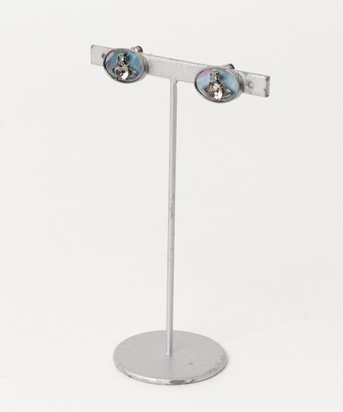 Vivienne Westwood(ヴィヴィアンウエストウッド)の「BE1736/ERYKHA EARRINGS(ピアス(両耳用)・レディース・ブラック/ゴールド/シルバー/ピンクゴールド・FREE)」の1枚目の写真