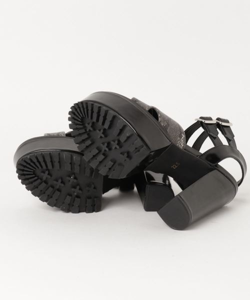ENVYM（アンビー）の「ＤＯＵＢＬＥ ＳＴＲＡＰ ＳＡＮＤＡＬＳ（サンダル・レディース・ブラック/パイソン・22.5㎝/23.5㎝/24.5㎝）」の6枚目の写真