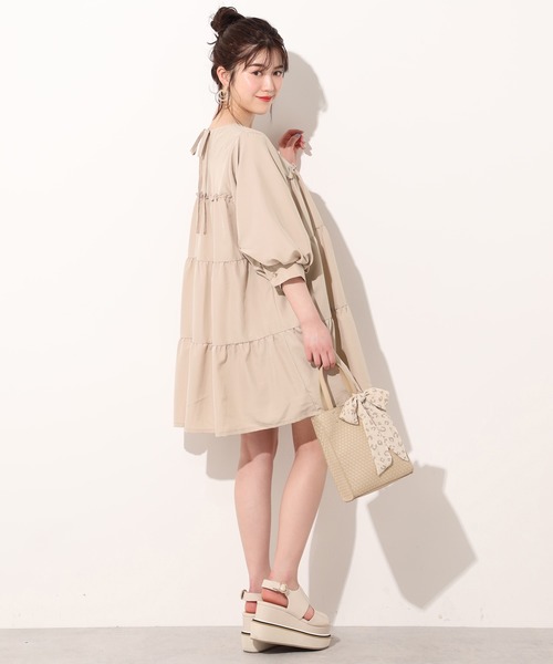 one after another NICE CLAUP（ワンアフターアナザーナイスクラップ）の「リボン付き合皮編みミニショルダーバッグ（ショルダーバッグ・レディース・オフホワイト/ブラウン/ベージュ・FREE）」の5枚目の写真