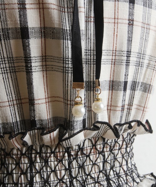 tocco closet(トッコ クローゼット)の「後ろりぼん付きフリル装飾ウエストシャーリングチェック柄ワンピース(ワンピース・レディース・ブラウン/ブラック・M)」の18枚目の写真