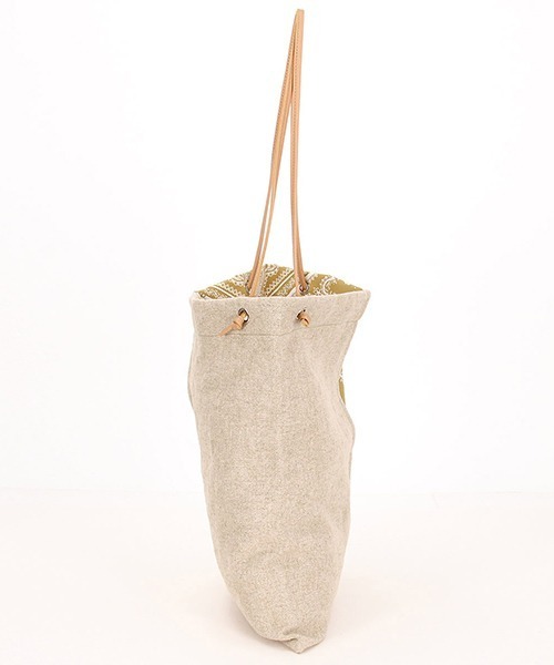 MONO　COMME CA（モノコムサ）の「スカーフ柄 トートバッグ（トートバッグ・レディース・ブラック/ベージュ・FREE）」の4枚目の写真