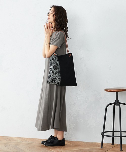 MONO　COMME CA（モノコムサ）の「スカーフ柄 トートバッグ（トートバッグ・レディース・ブラック/ベージュ・FREE）」の10枚目の写真