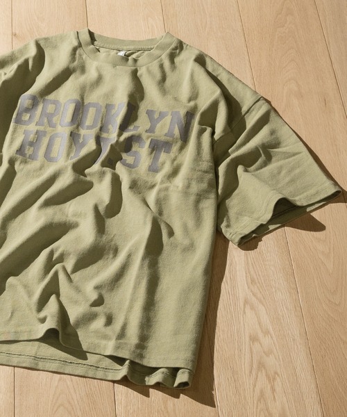 FREAKY(フリーキー)の「【i】カレッジプリント クルーネックTシャツ(Tシャツ/カットソー・メンズ・ベージュ/ネイビー/オリーブ/ホワイト系その他/グレー系その他/ベージュ系その他/ワイン/チャコール/キナリ/オリーブ系/ネイビー系/ワイン系・MEDIUM/X-LARGE/LARGE)」の8枚目の写真