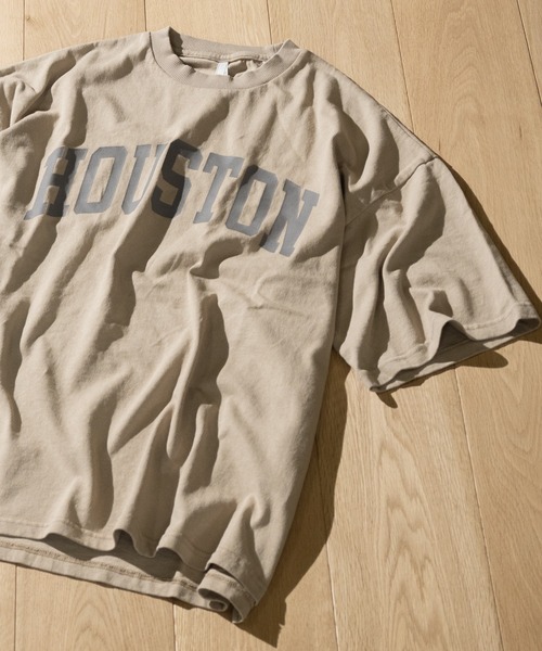 FREAKY(フリーキー)の「【i】カレッジプリント クルーネックTシャツ(Tシャツ/カットソー・メンズ・ベージュ/ネイビー/オリーブ/ホワイト系その他/グレー系その他/ベージュ系その他/ワイン/チャコール/キナリ/オリーブ系/ネイビー系/ワイン系・MEDIUM/X-LARGE/LARGE)」の21枚目の写真