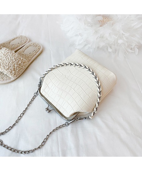 TABI PAL（タビパル）の「2wayチェーン がま口ショルダーバッグ（ショルダーバッグ・レディース・ベージュ/イエロー/グリーン/アイボリー/ブラック・FREE）」の2枚目の写真