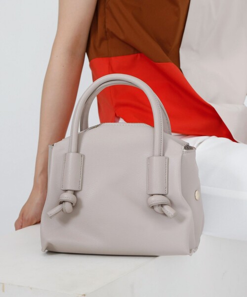 CAST:（キャストコロン）の「ノットハンドルファスナートート（ハンドバッグ・レディース・シルバー/ベージュ・FREE）」の2枚目の写真