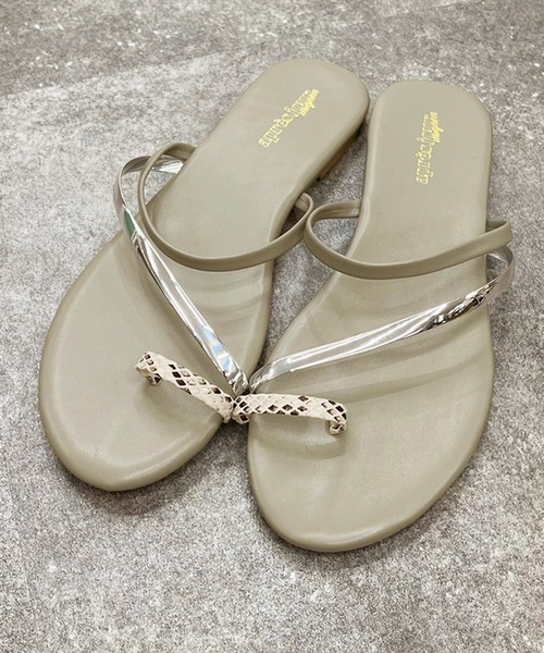 apres jour mignon(アプレジュールミニョン)の「デザインフラットサンダル【ZOZOTOWN限定アイテム】(サンダル・レディース・ベージュ/アイボリー/ミント/ブラック・LARGE/SMALL/X-LARGE/MEDIUM)」の4枚目の写真