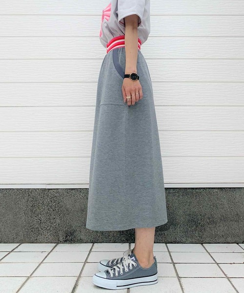 Q（キュー）の「バナルリブミモレスカート（スカート・レディース・ライトベージュ/ライトグレー・MEDIUM）」の9枚目の写真