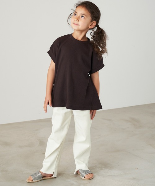 &yam(アンドヤム)の「ライトデニムカットオフデザインサイドスリットイージーパンツ(デニムパンツ・キッズ・ホワイト/インディゴブルー/サックスブルー・120-130cm/130-140cm/110-120cm/140-150cm/150-160cm)」の1枚目の写真