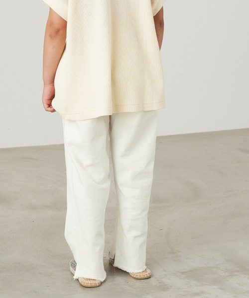 &yam(アンドヤム)の「ライトデニムカットオフデザインサイドスリットイージーパンツ(デニムパンツ・キッズ・ホワイト/インディゴブルー/サックスブルー・120-130cm/130-140cm/110-120cm/140-150cm/150-160cm)」の6枚目の写真