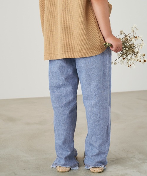 &yam(アンドヤム)の「ライトデニムカットオフデザインサイドスリットイージーパンツ(デニムパンツ・キッズ・ホワイト/インディゴブルー/サックスブルー・120-130cm/130-140cm/110-120cm/140-150cm/150-160cm)」の11枚目の写真