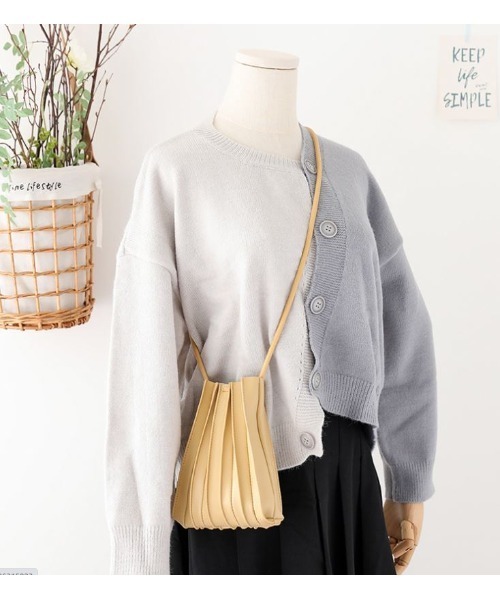 SETUP7（セットアップセブン）の「【SETUP7】プリーツPUレザーミニショルダー巾着 KNF（ショルダーバッグ・レディース・ホワイト/ブラック/ブラウン/ベージュ/ネイビー/イエロー・FREE）」の8枚目の写真