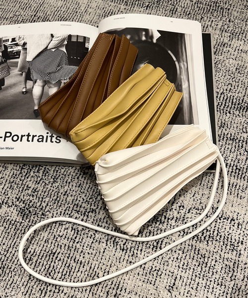 SETUP7（セットアップセブン）の「【SETUP7】プリーツPUレザーミニショルダー巾着 KNF（ショルダーバッグ・レディース・ホワイト/ブラック/ブラウン/ベージュ/ネイビー/イエロー・FREE）」の10枚目の写真