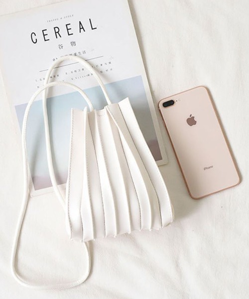 SETUP7（セットアップセブン）の「【SETUP7】プリーツPUレザーミニショルダー巾着 KNF（ショルダーバッグ・レディース・ホワイト/ブラック/ブラウン/ベージュ/ネイビー/イエロー・FREE）」の21枚目の写真