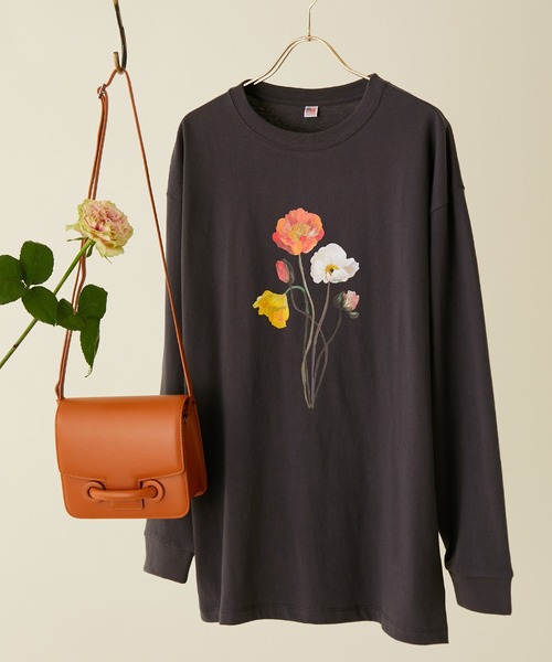 MADEMOISELLE ROPE'（マドモアゼル ロペ）の「TOLIGHT フラワーロングスリーブTシャツ（Tシャツ/カットソー・レディース・チャコールグレー/ホワイト・38）」の2枚目の写真