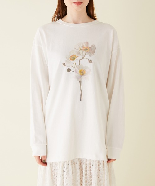 MADEMOISELLE ROPE'（マドモアゼル ロペ）の「TOLIGHT フラワーロングスリーブTシャツ（Tシャツ/カットソー・レディース・チャコールグレー/ホワイト・38）」の4枚目の写真