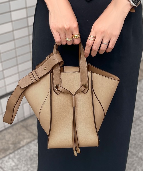 KOBE LETTUCE(コウベレタス)の「ショルダー付き4wayキューブショルダーバッグ(ショルダーバッグ・レディース・キャメル/ブラック系/ベージュ系/ベージュ/イエロー系/グリーン系その他/グレイッシュベージュ/マスタード/ブルー/ブラック/グレー系その他/ネイビー/ホワイト・FREE)」の6枚目の写真