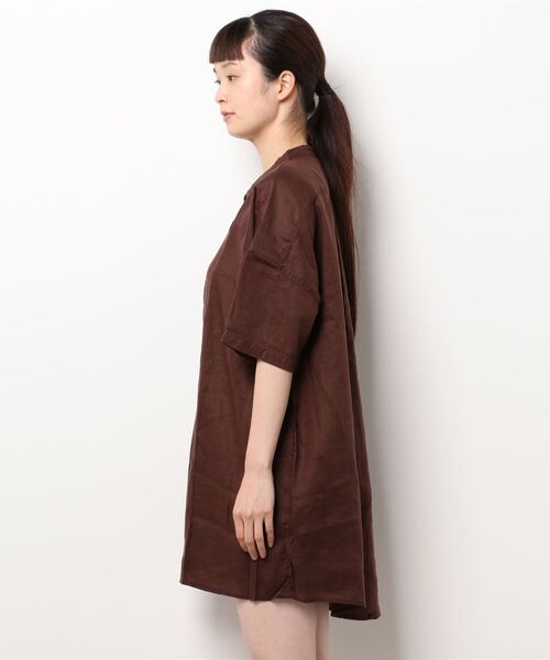 e.r.g*（イーアールジー）の「リネンショートワンピース（シャツ/ブラウス・レディース・レッド/オフホワイト/ブラウン・M）」の4枚目の写真