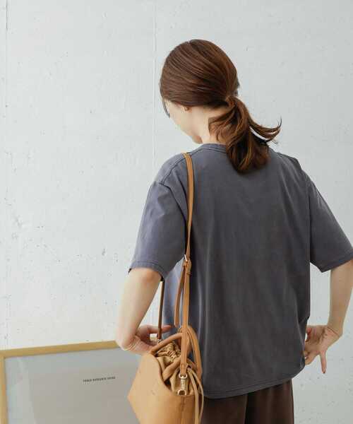 URBAN RESEARCH DOORS(アーバンリサーチドアーズ)の「ピグメントダイ半袖Tシャツ(Tシャツ/カットソー・レディース・チャコールグレー/カーキ/ブルー/アイボリー・ONE)」の5枚目の写真