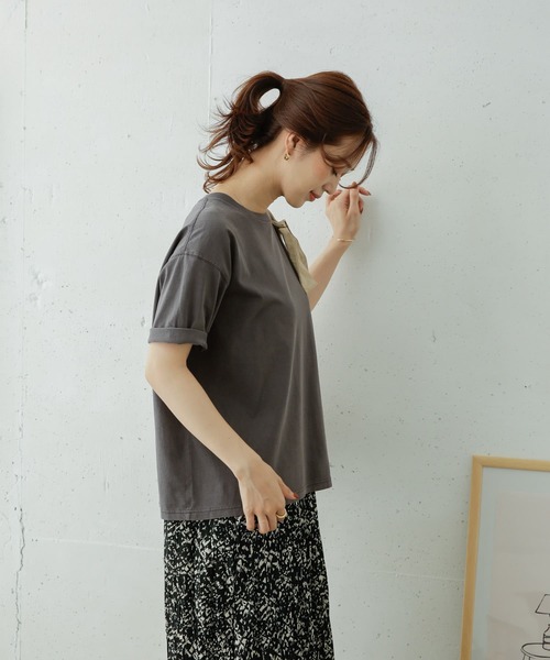 URBAN RESEARCH DOORS(アーバンリサーチドアーズ)の「ピグメントダイ半袖Tシャツ(Tシャツ/カットソー・レディース・チャコールグレー/カーキ/ブルー/アイボリー・ONE)」の7枚目の写真