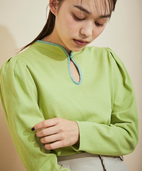 MADEMOISELLE ROPE'（マドモアゼル ロペ）の「スリットネックパフスリーブプルオーバー（Tシャツ/カットソー・レディース・ホワイト/ライトグリーン・38）」の7枚目の写真