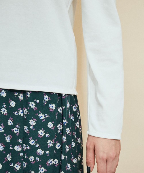 MADEMOISELLE ROPE'（マドモアゼル ロペ）の「スリットネックパフスリーブプルオーバー（Tシャツ/カットソー・レディース・ホワイト/ライトグリーン・38）」の8枚目の写真