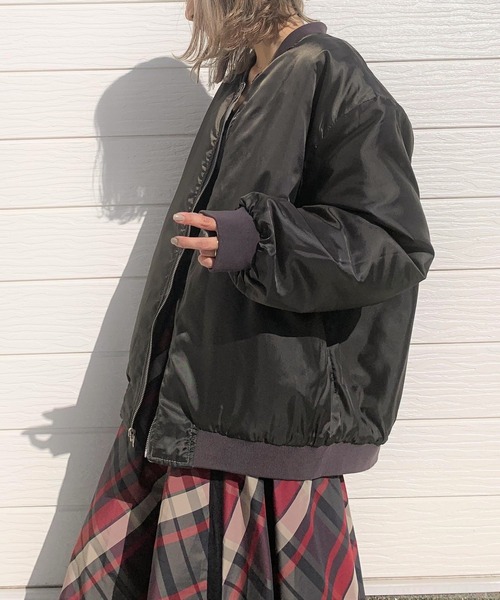 Q(キュー)の「リバーシブル MA-1ブルゾン(MA-1・レディース・ライトグレー/ブラック・MEDIUM)」の3枚目の写真