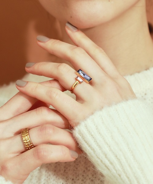 MADEMOISELLE ROPE'(マドモアゼル ロペ)の「バゲットカットビジューリング(リング・レディース・ネイビー/グリーン/ホワイト系その他・FREE)」の3枚目の写真