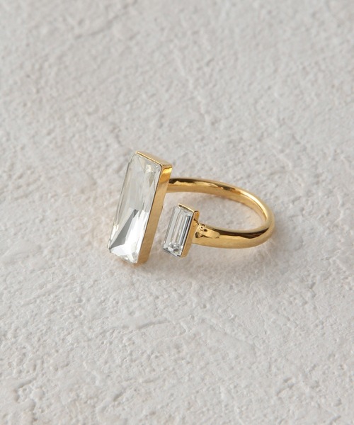 MADEMOISELLE ROPE'(マドモアゼル ロペ)の「バゲットカットビジューリング(リング・レディース・ネイビー/グリーン/ホワイト系その他・FREE)」の6枚目の写真