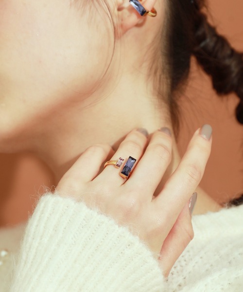 MADEMOISELLE ROPE'(マドモアゼル ロペ)の「バゲットカットビジューリング(リング・レディース・ネイビー/グリーン/ホワイト系その他・FREE)」の9枚目の写真