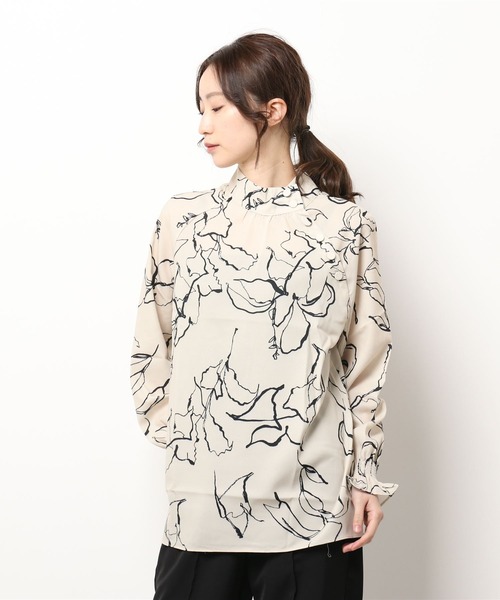 アートに描く花モチーフのスタンドネックブラウストップス（シャツ