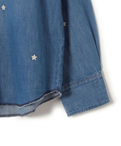 SHIPS(シップス)の「Wrangler:オーバーサイズエンブロイダリーシャツ(シャツ/ブラウス・レディース・ライトブルー・ONE SIZE)」の3枚目の写真