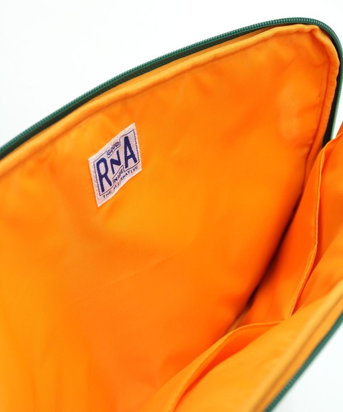 RNA（アールエヌエー）の「E4844 Ｗ　ＺＩＰスリーブケース（クラッチバッグ・レディース・ホワイト/ブラック/グリーン・FREE）」の11枚目の写真