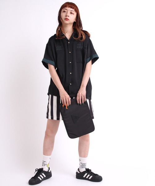 RNA（アールエヌエー）の「E4844 Ｗ　ＺＩＰスリーブケース（クラッチバッグ・レディース・ホワイト/ブラック/グリーン・FREE）」の14枚目の写真