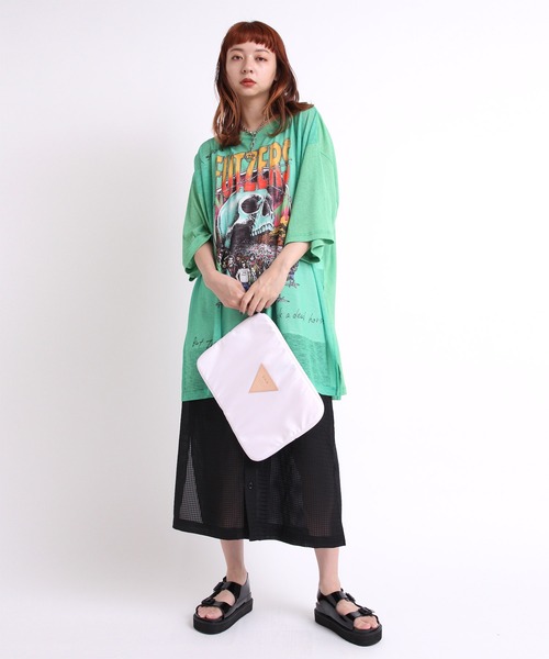 RNA（アールエヌエー）の「E4844 Ｗ　ＺＩＰスリーブケース（クラッチバッグ・レディース・ホワイト/ブラック/グリーン・FREE）」の19枚目の写真