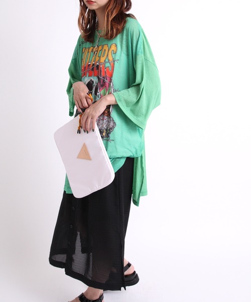 RNA（アールエヌエー）の「E4844 Ｗ　ＺＩＰスリーブケース（クラッチバッグ・レディース・ホワイト/ブラック/グリーン・FREE）」の18枚目の写真