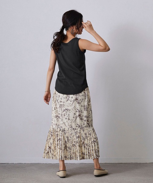 NICOLE white（ニコルホワイト）の「ランダムリブ 無地タンクトップ（タンクトップ・レディース・ライトグレー/チャコールグレー/グリーン/オフホワイト・FREE）」の22枚目の写真