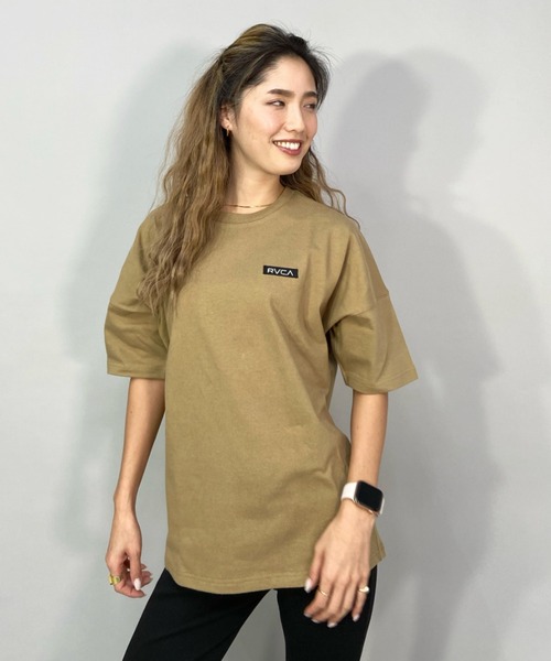 RVCA（ルーカ）の「RVCA/ルーカ  ビッグシルエット  バックプリントロゴTシャツ   BC043-236（Tシャツ/カットソー・レディース・ホワイト/ブラウン/ブラック/ブルー・L/M/S）」の4枚目の写真