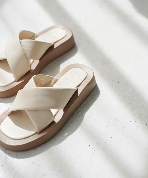 ROPE' PICNIC(ロペピクニック)の「プラットフォームパデットサンダル(サンダル・レディース・ブラック/キナリ・22.5cm/23.5cm/24.5cm)」の2枚目の写真