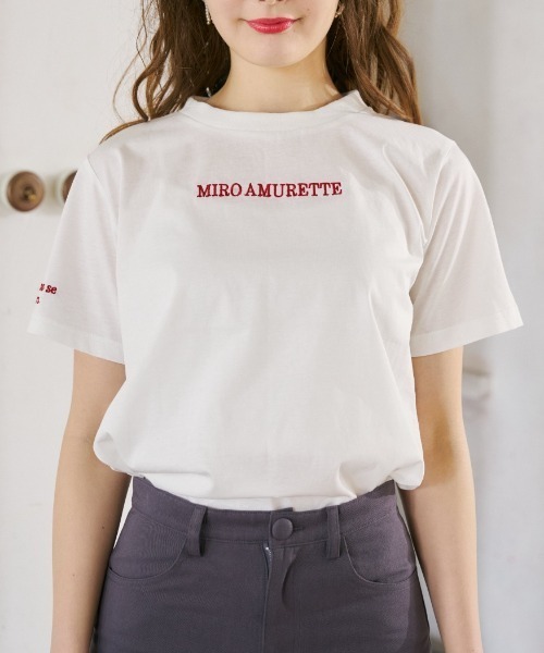 MIRO AMURETTE(ミロアミュレット)の「MIRO AMURETTE tee/ロゴ入り刺繍Tシャツ(Tシャツ/カットソー・レディース・ホワイト/ネイビー・FREE)」の2枚目の写真