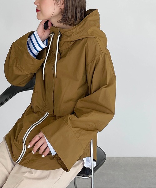 LUGIVA（ルギヴァ）の「グログランフード付きジャケット（マウンテンパーカー・レディース・ブラック/カーキ/ブラウン・M）」の2枚目の写真