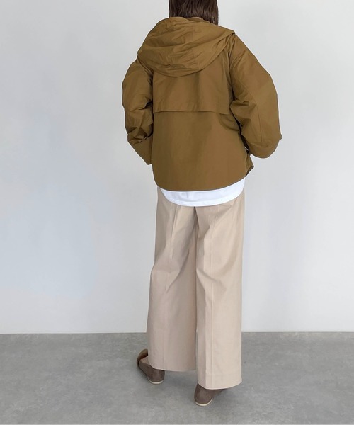 LUGIVA（ルギヴァ）の「グログランフード付きジャケット（マウンテンパーカー・レディース・ブラック/カーキ/ブラウン・M）」の4枚目の写真